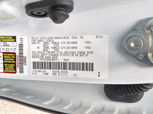 Used 2024 Toyota Tundra Platinum AWD/4WD image 37