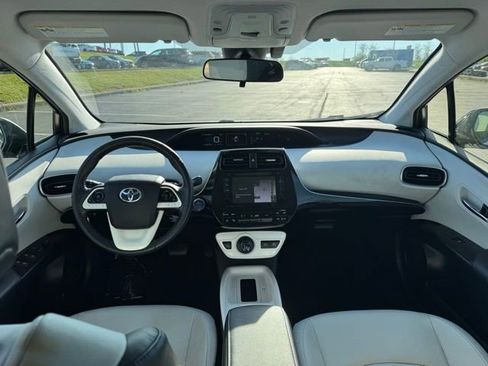 Used 2016 Toyota Prius Three Touring image 14