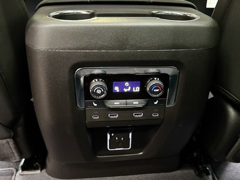 New 2026 Chevrolet Suburban Premier image 33