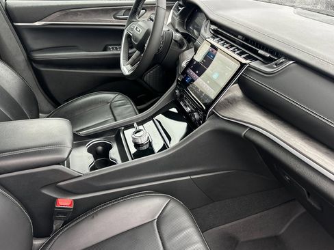 Used 2024 Jeep Grand Cherokee Limited w/ Luxury Tech Group II image 20