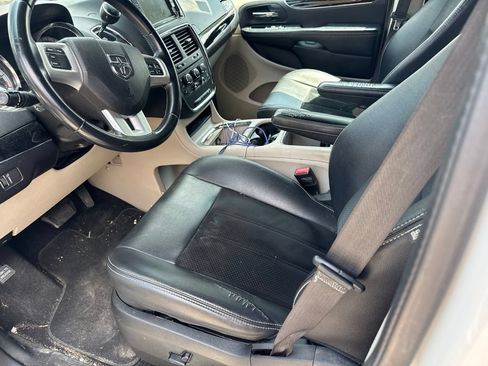 Used 2018 Dodge Grand Caravan SXT FWD image 5