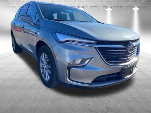 Used 2023 Buick Enclave Essence AWD/4WD image 2