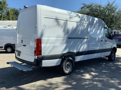 Used 2023 Mercedes-Benz Sprinter 2500 image 2