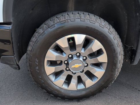 Used 2024 Chevrolet Silverado 2500 Custom w/ Custom Value Package AWD/4WD image 9