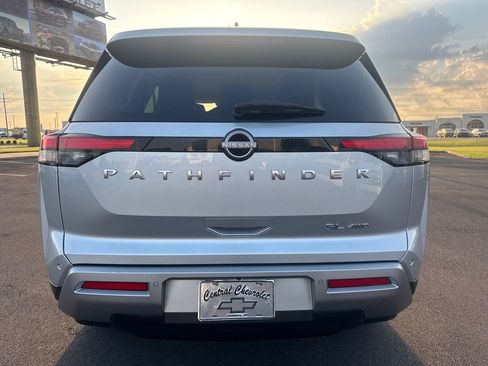 Used 2025 Nissan Pathfinder SL AWD/4WD image 5