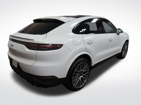 Used 2023 Porsche Cayenne Platinum Edition image 5