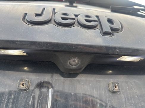 Used 2019 Jeep Grand Cherokee Altitude image 11