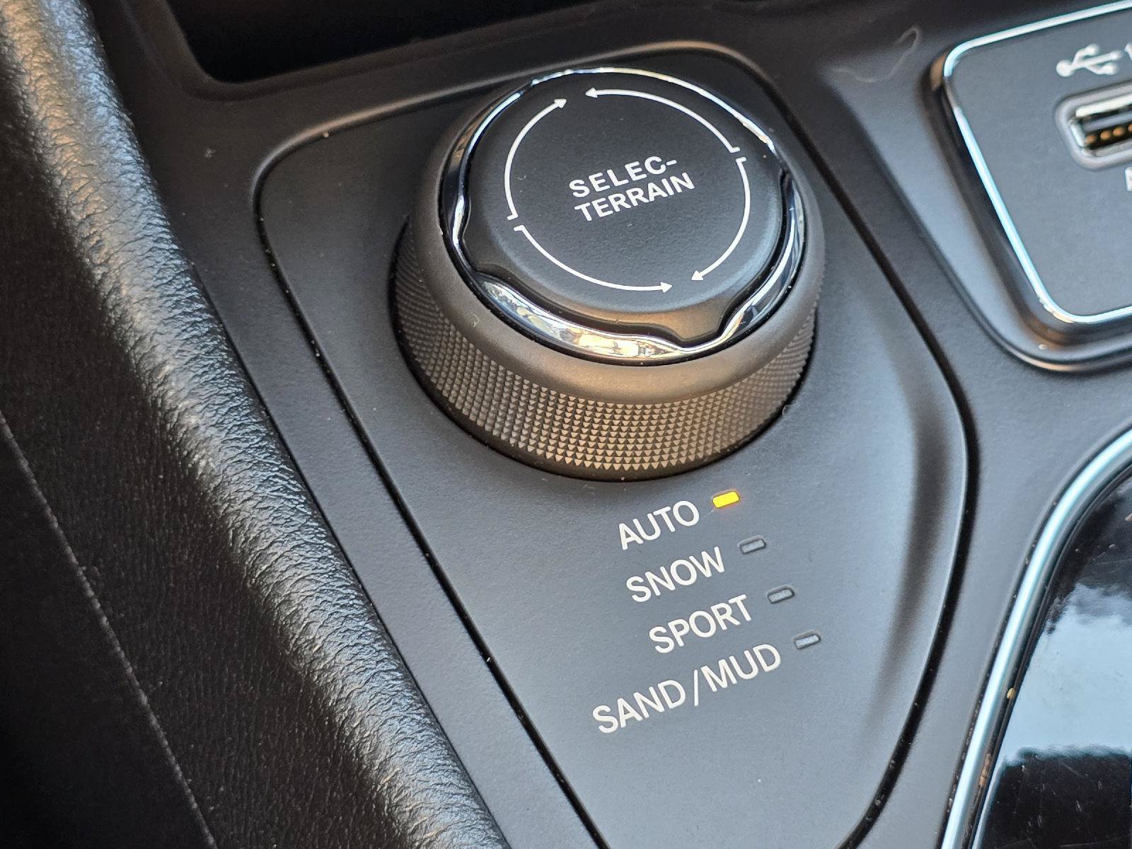Used 2019 Jeep Cherokee Limited AWD/4WD image 27