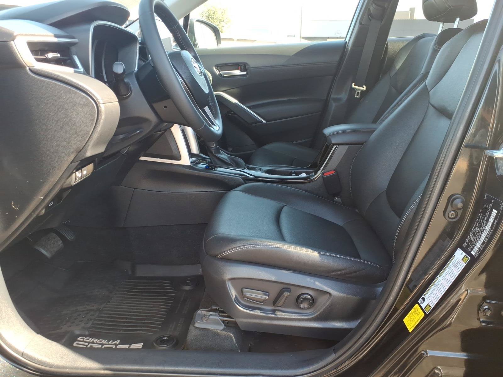 Used 2023 Toyota Corolla Cross XLE w/ Convenience Package FWD image 22