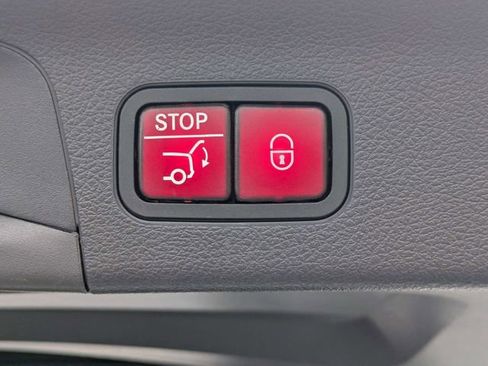 Used 2024 Mercedes-Benz GLS 450 4MATIC image 13