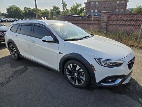 Used 2018 Buick Regal Preferred w/ Sights and Sounds Package AWD/4WD image 10