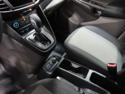 Used 2019 Ford Transit Connect XL image 6