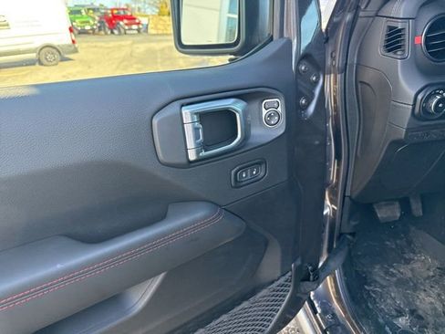 Used 2026 Jeep Wrangler Unlimited Rubicon AWD/4WD image 15