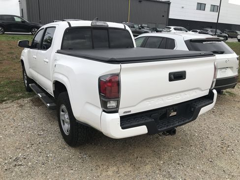 Used 2018 Toyota Tacoma SR w/ SR Convenience Package RWD image 3