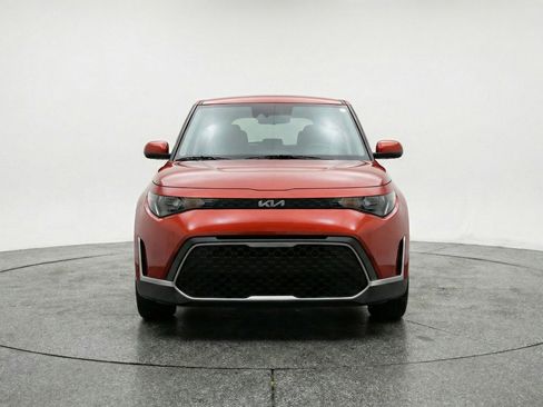 Used 2025 Kia Soul LX w/ LX Technology Package FWD image 2