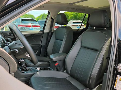Certified 2023 Volkswagen Tiguan SE w/ Panoramic Sunroof Package FWD image 21