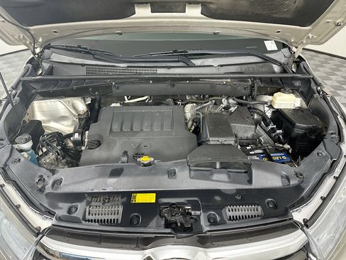Used 2015 Toyota Highlander XLE image 37