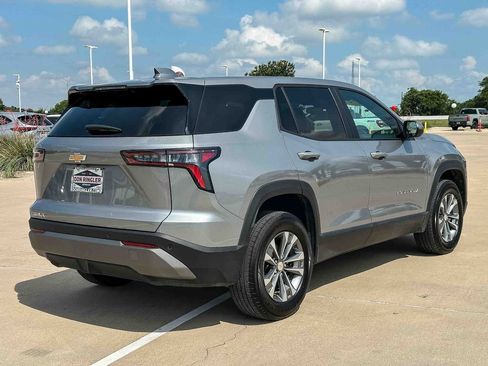Used 2025 Chevrolet Equinox LT FWD image 3