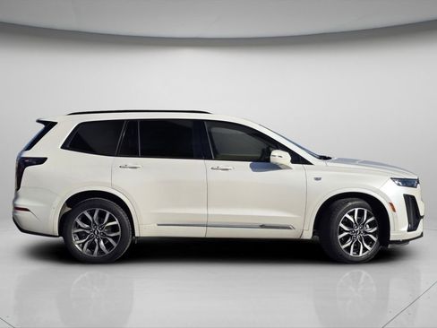 Used 2021 Cadillac XT6 Sport w/ Platinum Package image 10