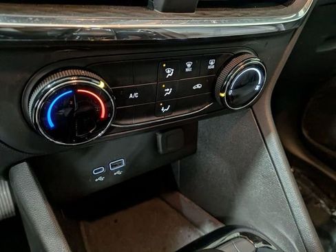 Certified 2025 Buick Encore GX Preferred FWD image 23