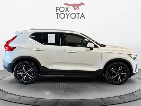 Used 2023 Volvo XC40 B5 Core w/ Convenience Package image 10
