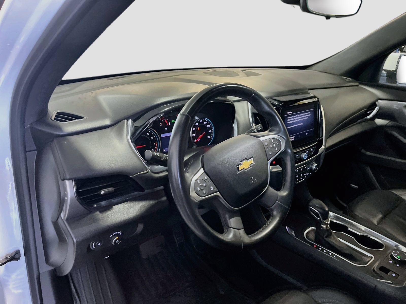 Used 2023 Chevrolet Traverse LT w/ LT Premium Package AWD/4WD image 9