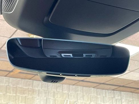 Used 2025 Porsche Macan 4 Electric image 45