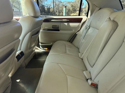 Used 2003 Lincoln Town Car Cartier image 8