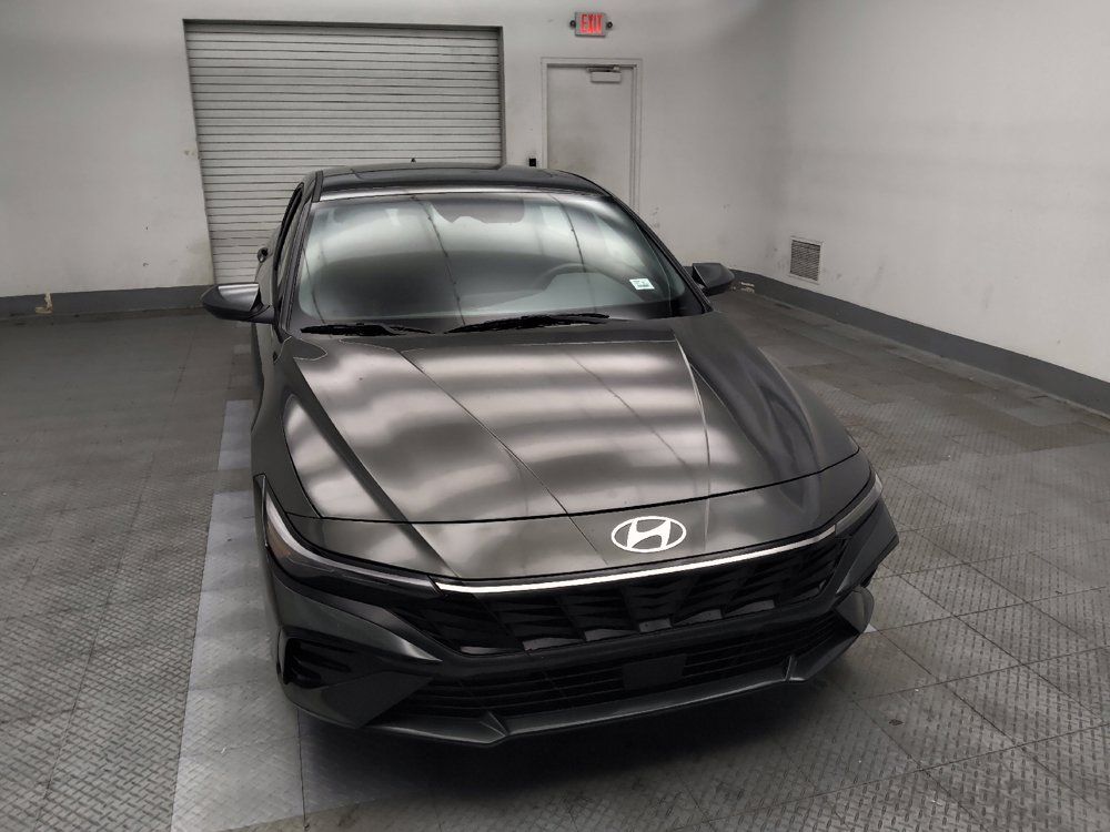 Used 2025 Hyundai Elantra SEL FWD image 14