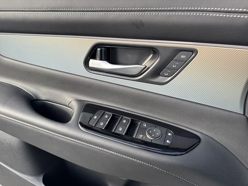 Used 2025 Nissan Murano SL image 17