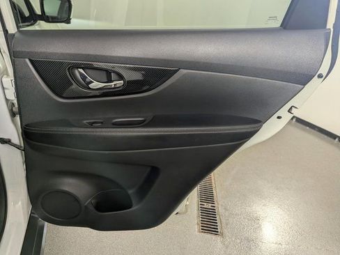 Used 2017 Nissan Rogue SL w/ SL Premium Package image 18