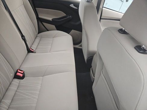 Used 2015 Ford Focus SE image 6