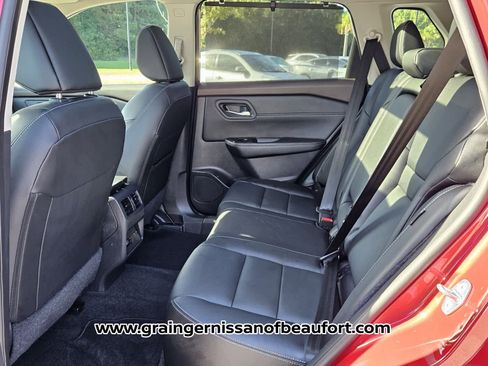 Used 2023 Nissan Rogue SL w/ SL Premium Package image 4