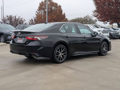 Used 2024 Toyota Camry SE image 6