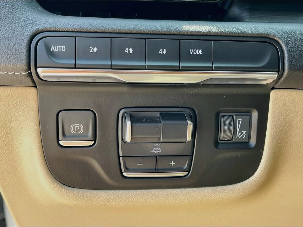 Certified 2022 Cadillac Escalade Premium Luxury w/ Performance Package AWD/4WD image 21