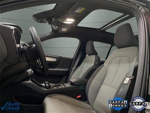 Used 2025 Volvo XC40 B5 Core image 21