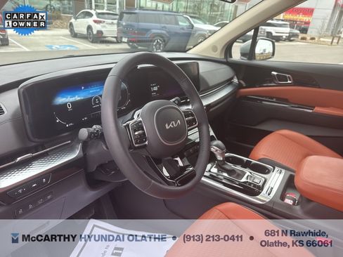 Used 2024 Kia Carnival SX Prestige image 3