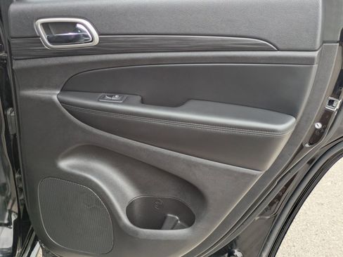 Used 2022 Jeep Grand Cherokee Laredo X image 25