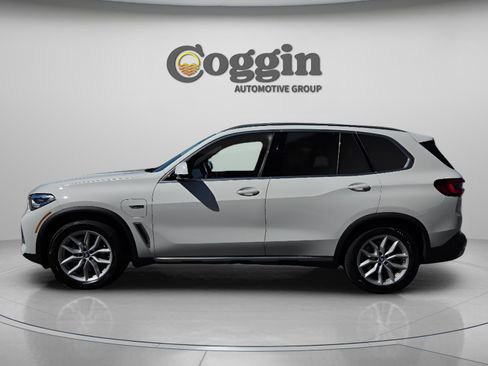 Used 2022 BMW X5 xDrive45e AWD/4WD image 3