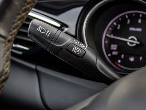 Used 2022 Buick Encore GX Essence w/ Experience Buick Package image 25