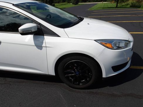 Used 2017 Ford Focus SE FWD image 28
