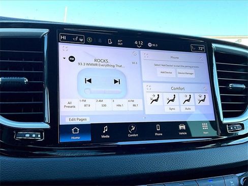 Used 2024 Chrysler Pacifica Touring-L image 19