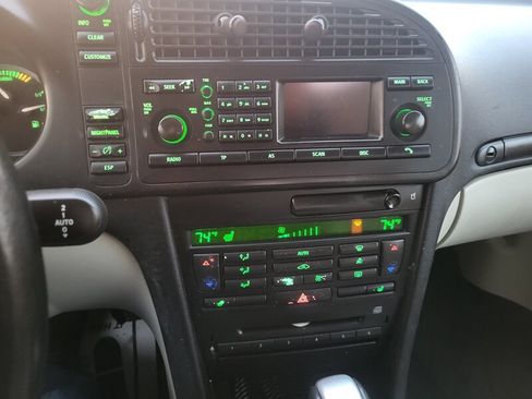 Used 2004 Saab 9-3 Arc FWD image 16