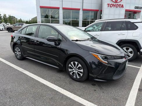 Used 2022 Toyota Corolla LE FWD image 3