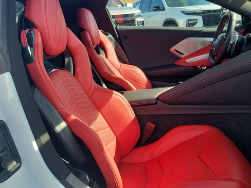 Used 2022 Chevrolet Corvette Stingray Preferred Cpe w/ Z51 Performance Package RWD image 19