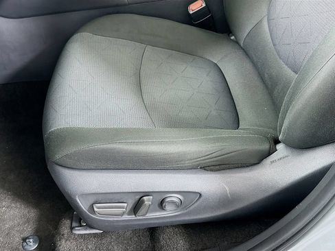 Used 2025 Toyota RAV4 XLE FWD image 19