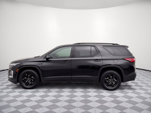 Used 2023 Chevrolet Traverse LT FWD image 2