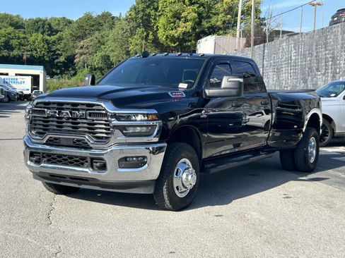 Used 2026 RAM 3500 Tradesman AWD/4WD image 3
