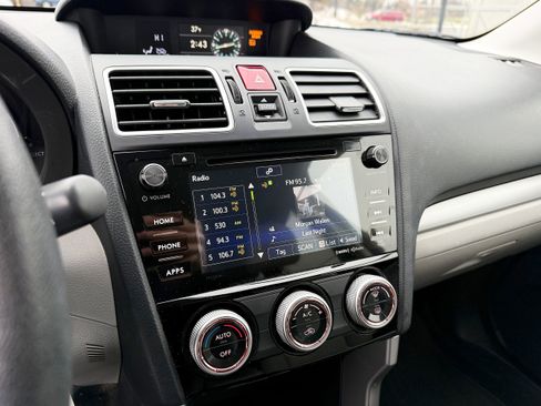 Used 2017 Subaru Forester 2.5i Premium w/ All-Weather Package image 17