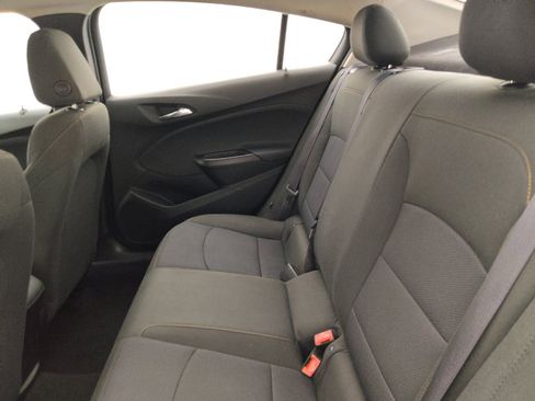 Used 2017 Chevrolet Cruze LS FWD image 18